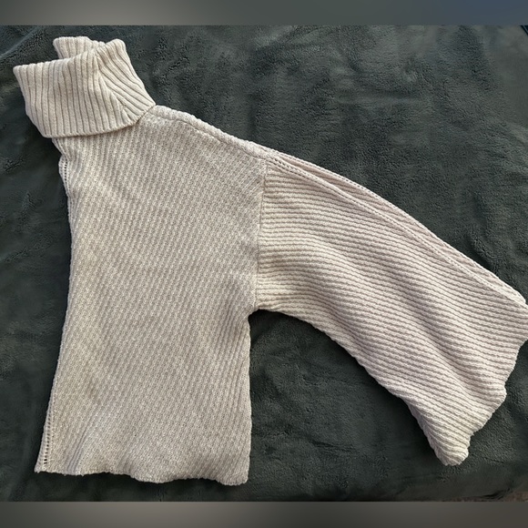 Cupcakes & Cashmere Cropped Knit Sweater - Picture 2 of 8